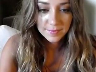 Sexy Model sucking and fucking dildo live on webcam